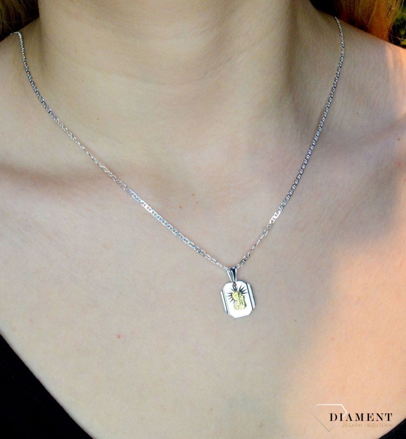 Srebrny łańcuszek o splocie Gucci 2mm DIA-LAN-6352-50-925 2mm.  Łańcuszek męski typu Gucci to jeden z najmodniejszych wzorów męskich wszech czasów, choć mimo upływu lat, nadal chętnie noszony przez mężczyzn. Splot Gucci równie.jpg